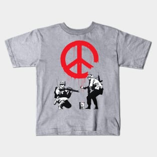 Banksy Soldiers stencil art graffiti Kids T-Shirt